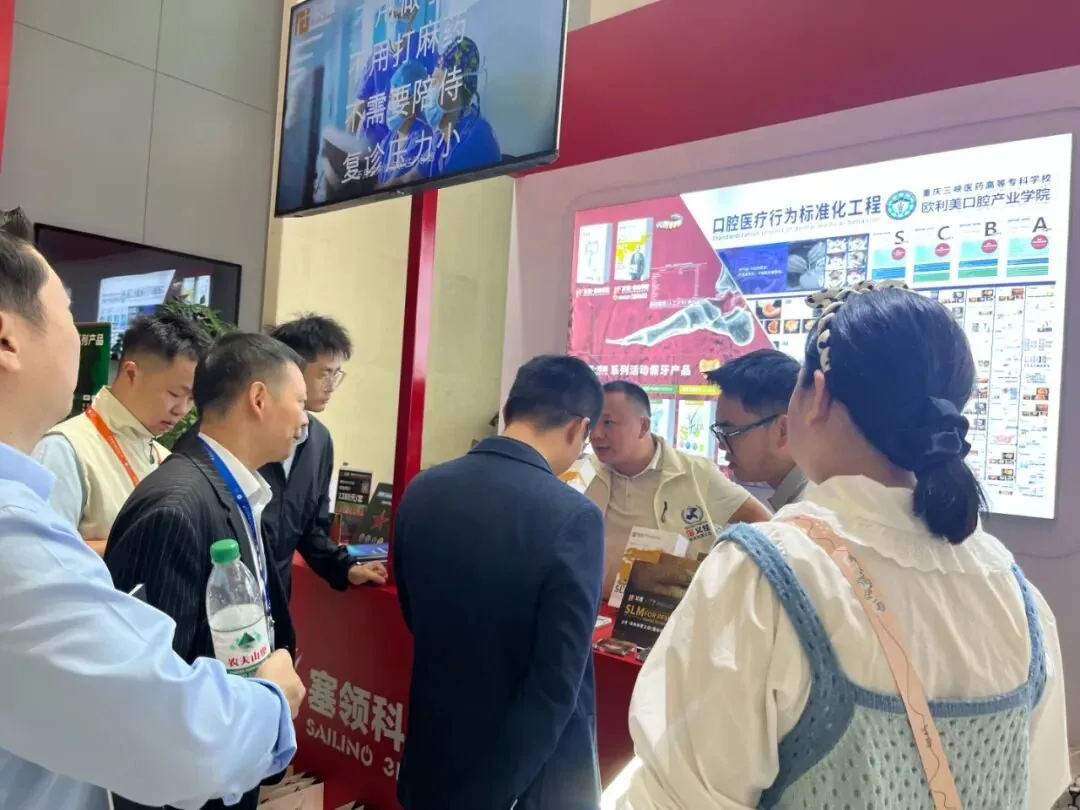 塞领科技展位现场